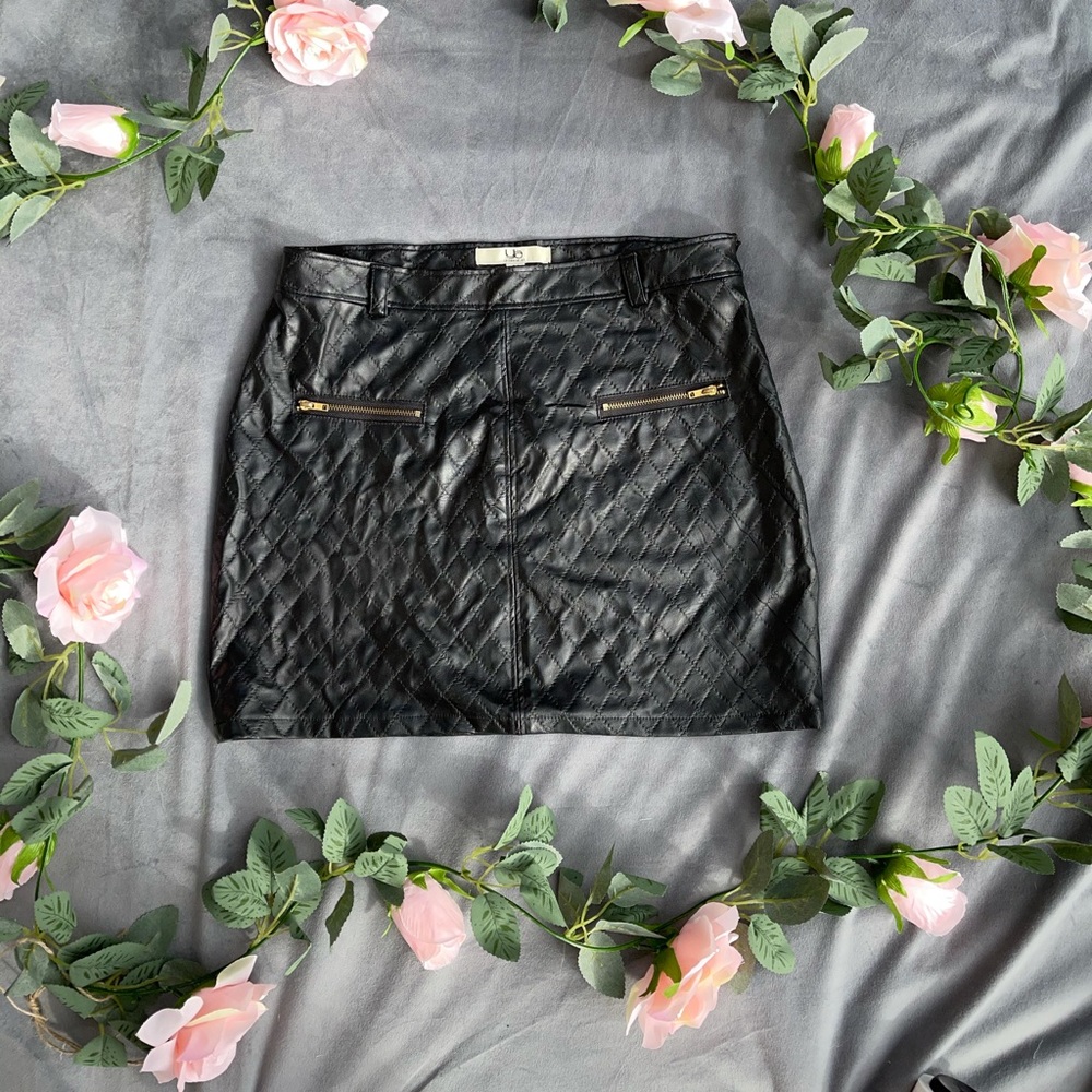 Fake leather skirt